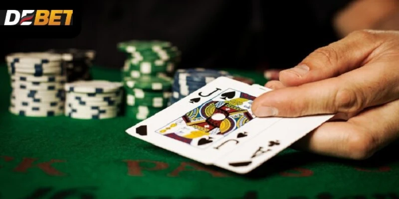 Cách chơi bài bửu 4 lá là quản lý tài chính thông minh